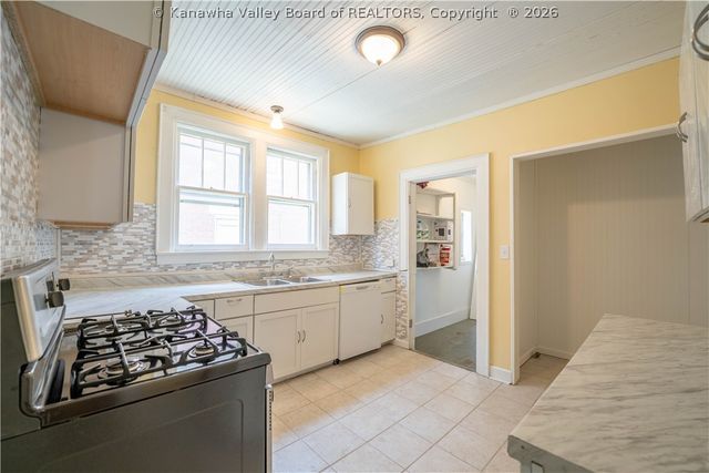 805 6th Street, Charleston, WV 25302