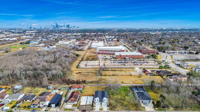 3535 & 3537 Amos Street, Houston, TX 77021