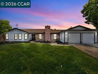 1272 Eastridge Pl, Manteca, CA 95336