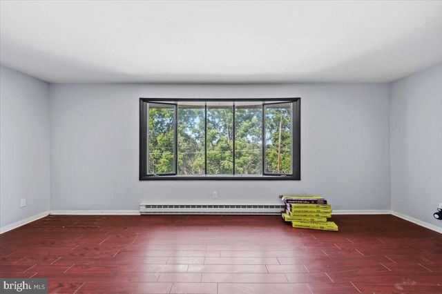 2230 N LEHIGH AVE, Whitehall, PA 18052
