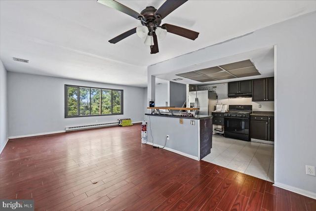 2230 N LEHIGH AVE, Whitehall, PA 18052