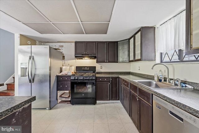 2230 N LEHIGH AVE, Whitehall, PA 18052