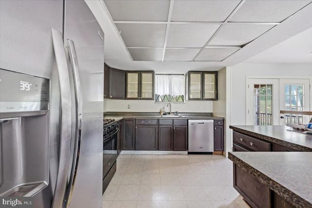 2230 N LEHIGH AVE, Whitehall, PA 18052