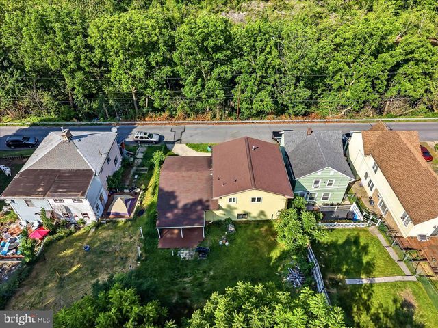 2230 N LEHIGH AVE, Whitehall, PA 18052