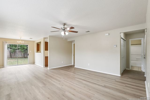 11343 Saratoga Coach, San Antonio, TX 78254