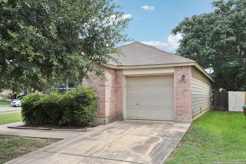 11343 Saratoga Coach, San Antonio, TX 78254