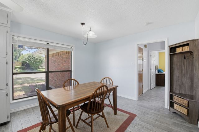 1211 Meadowview Drive, Euless, TX 76039