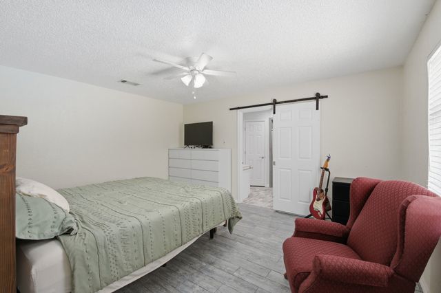 1211 Meadowview Drive, Euless, TX 76039