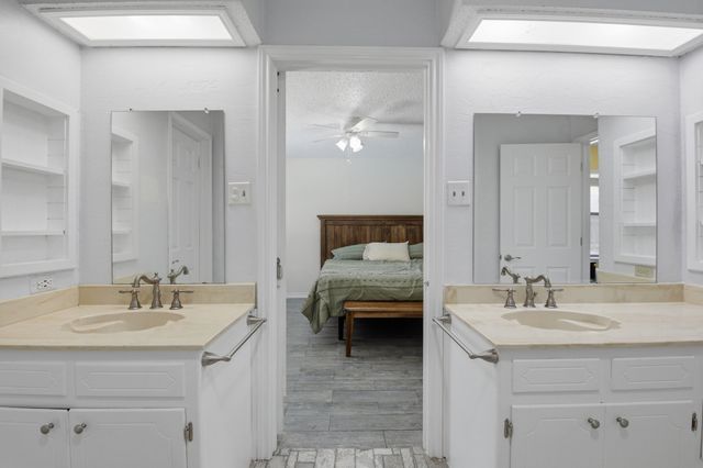 1211 Meadowview Drive, Euless, TX 76039