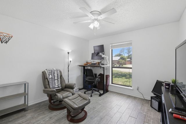 1211 Meadowview Drive, Euless, TX 76039