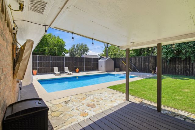 1211 Meadowview Drive, Euless, TX 76039
