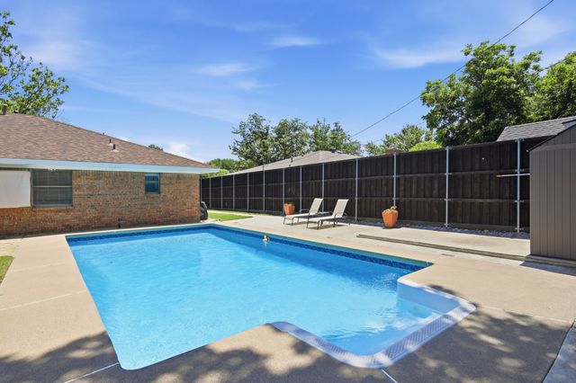 1211 Meadowview Drive, Euless, TX 76039