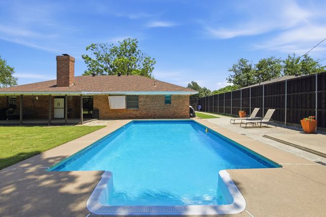 1211 Meadowview Drive, Euless, TX 76039