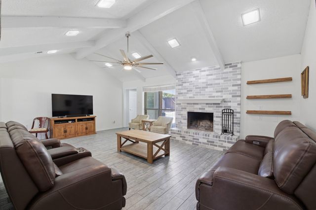 1211 Meadowview Drive, Euless, TX 76039