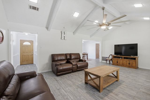 1211 Meadowview Drive, Euless, TX 76039