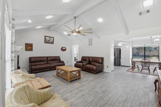 1211 Meadowview Drive, Euless, TX 76039