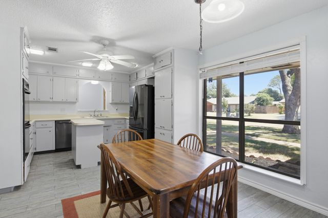 1211 Meadowview Drive, Euless, TX 76039