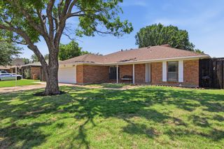 1211 Meadowview Drive, Euless, TX 76039
