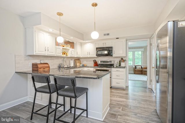 64 FOXWOOD DR, Moorestown, NJ 08057