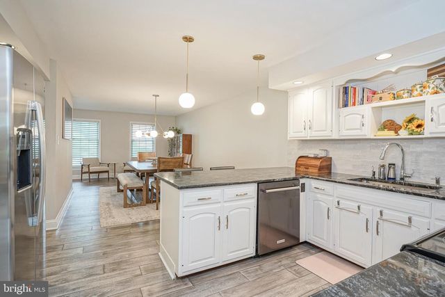 64 FOXWOOD DR, Moorestown, NJ 08057