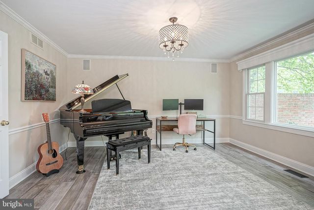64 FOXWOOD DR, Moorestown, NJ 08057