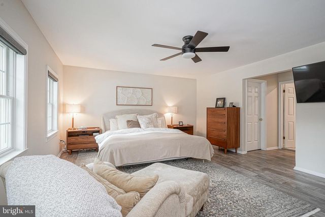 64 FOXWOOD DR, Moorestown, NJ 08057