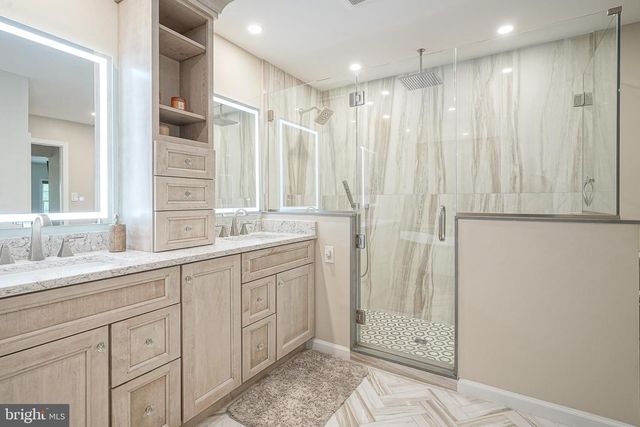 64 FOXWOOD DR, Moorestown, NJ 08057