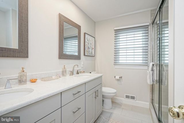64 FOXWOOD DR, Moorestown, NJ 08057