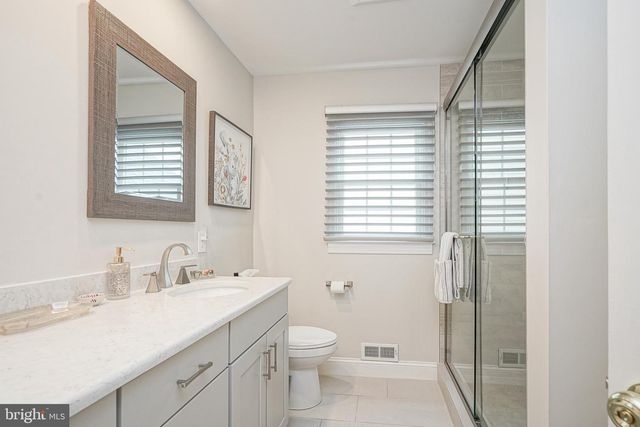 64 FOXWOOD DR, Moorestown, NJ 08057