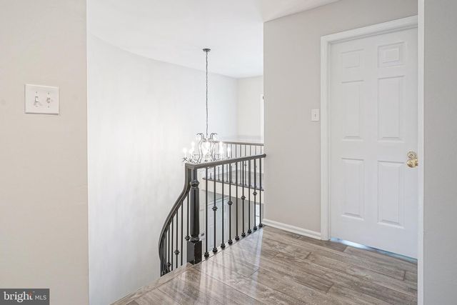 64 FOXWOOD DR, Moorestown, NJ 08057