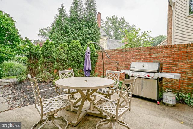 64 FOXWOOD DR, Moorestown, NJ 08057