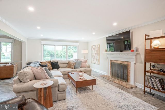 64 FOXWOOD DR, Moorestown, NJ 08057