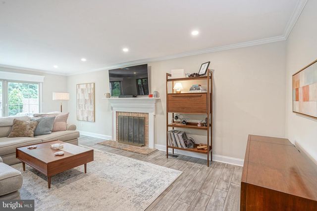 64 FOXWOOD DR, Moorestown, NJ 08057