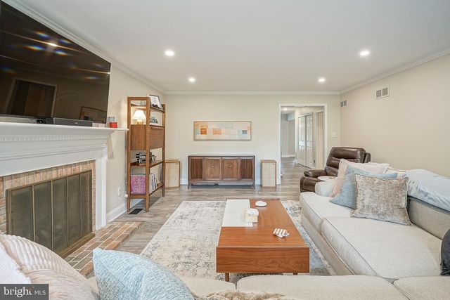 64 FOXWOOD DR, Moorestown, NJ 08057