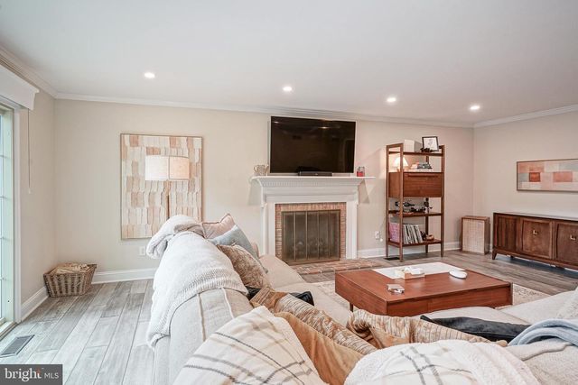 64 FOXWOOD DR, Moorestown, NJ 08057