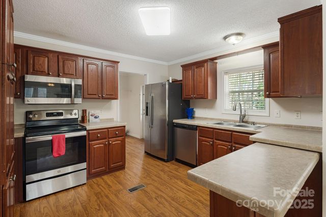 686 Sam Jones Road, Burnsville, NC 28714