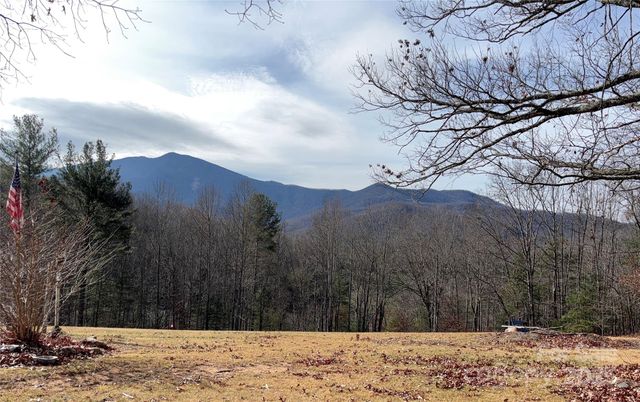 686 Sam Jones Road, Burnsville, NC 28714