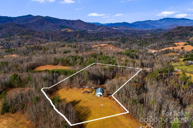 686 Sam Jones Road, Burnsville, NC 28714