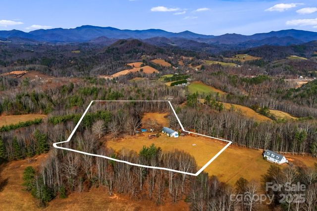 686 Sam Jones Road, Burnsville, NC 28714