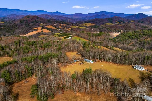 686 Sam Jones Road, Burnsville, NC 28714