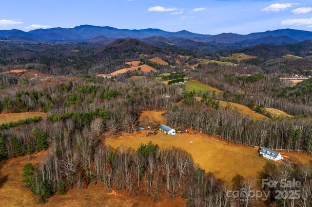 686 Sam Jones Road, Burnsville, NC 28714