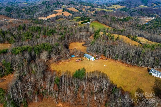 686 Sam Jones Road, Burnsville, NC 28714