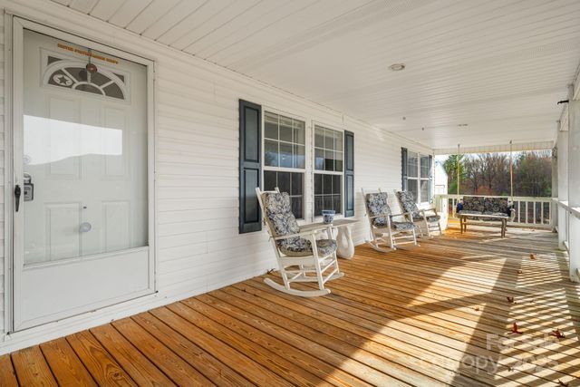 686 Sam Jones Road, Burnsville, NC 28714