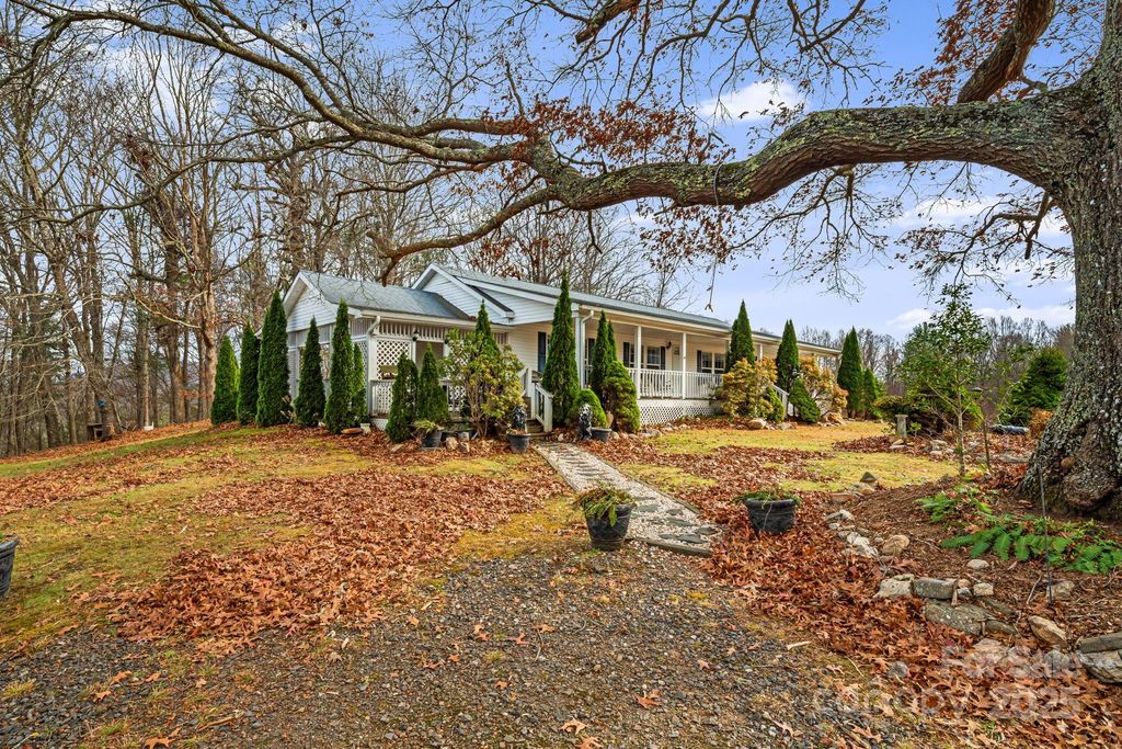 686 Sam Jones Road, Burnsville, NC 28714