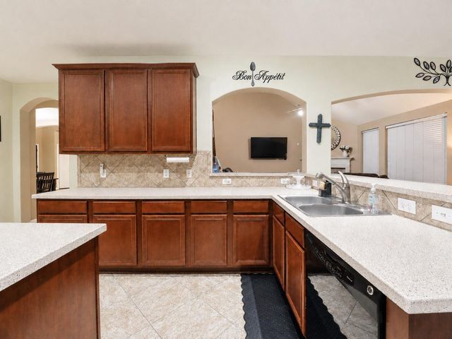 1752 Silver Bend Drive, Dickinson, TX 77539