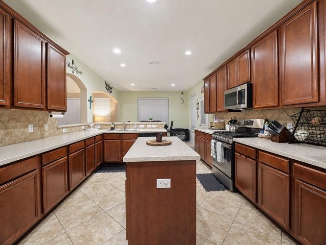 1752 Silver Bend Drive, Dickinson, TX 77539