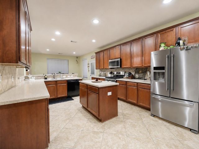 1752 Silver Bend Drive, Dickinson, TX 77539
