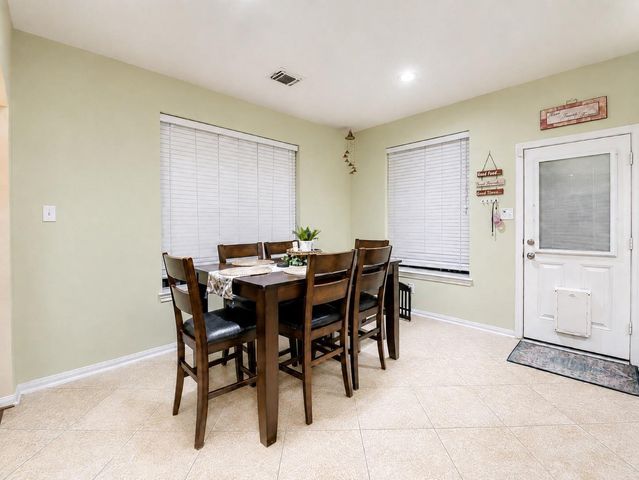 1752 Silver Bend Drive, Dickinson, TX 77539