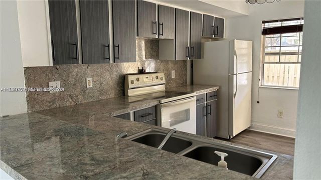 2113 Champions Way, North Lauderdale, FL 33068