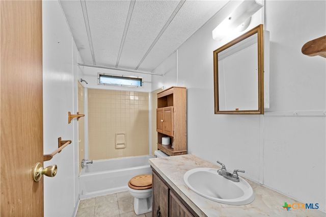 1189 Vivroux Ranch Road, Seguin, TX 78155